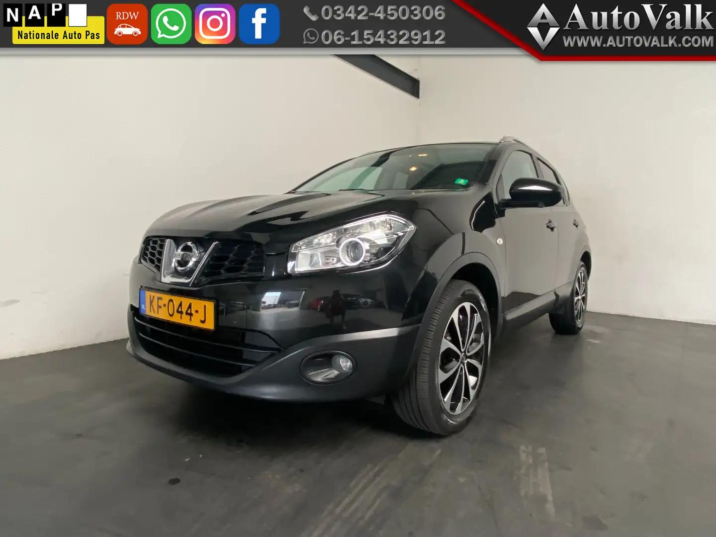 Nissan Qashqai 1.6 Connect Edition Zwart - 1