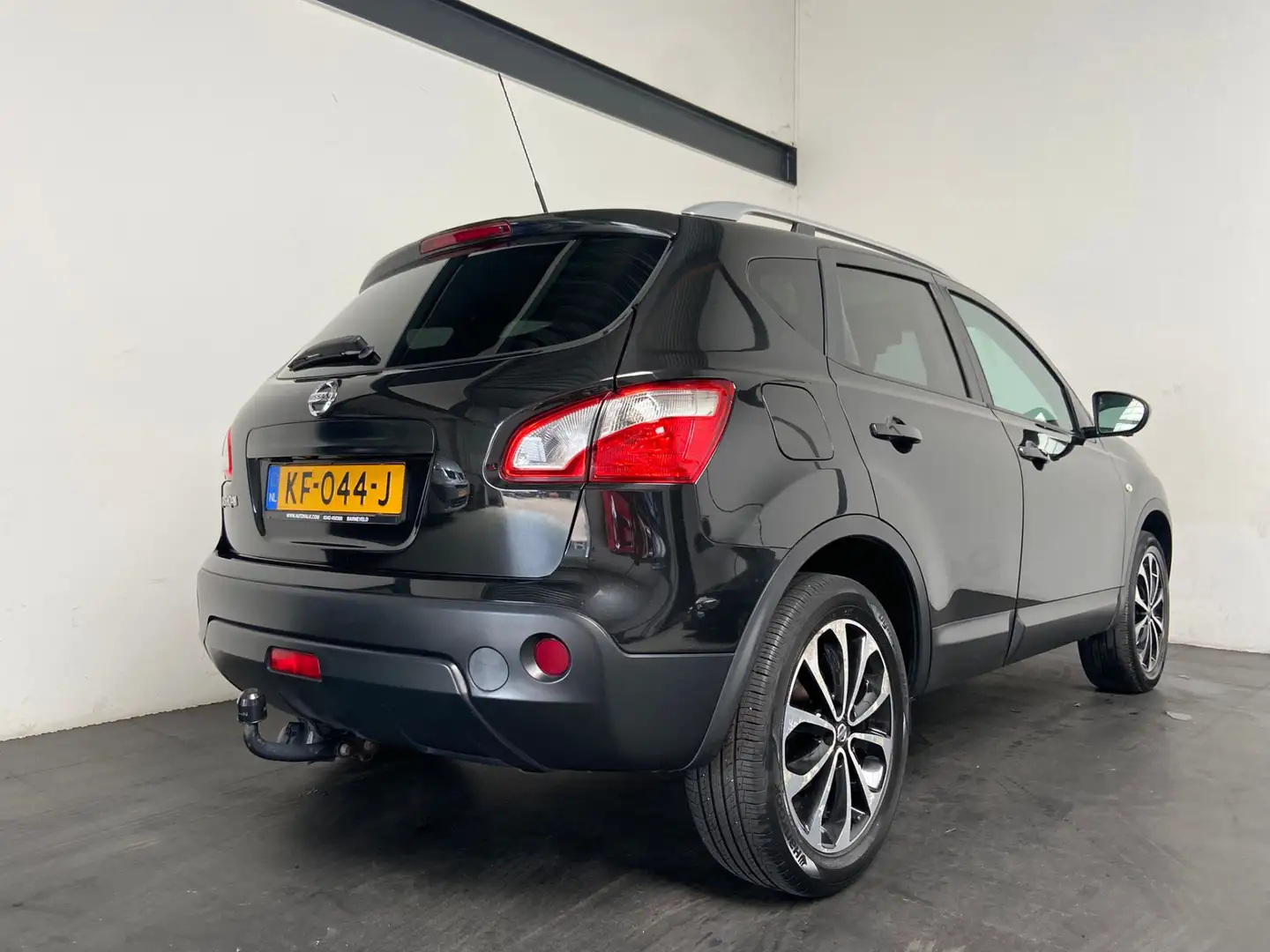 Nissan Qashqai 1.6 Connect Edition Zwart - 2