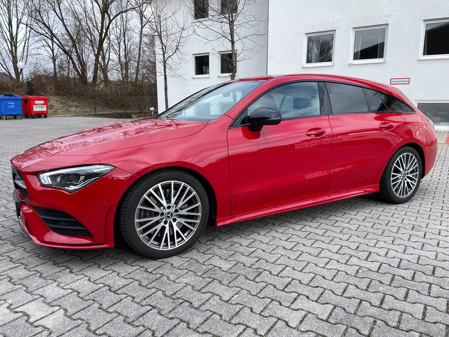 Mercedes-Benz CLA 220 CLA+220+Shooting+Brake+7G-DCT+AMG+Line Červená - 2