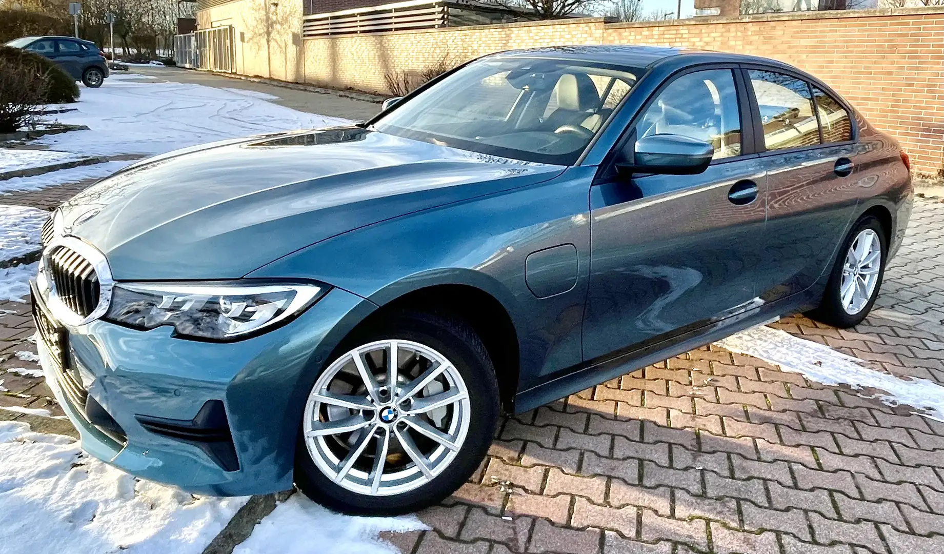 BMW 330 330e Aut. Advantage xDrive/Schiebedach/Sportsitze - 1