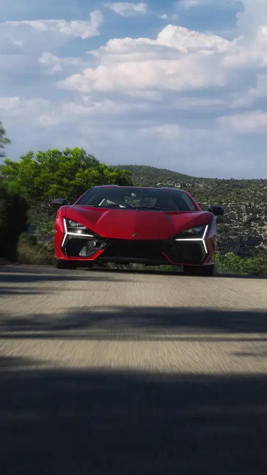 Lamborghini Revuelto