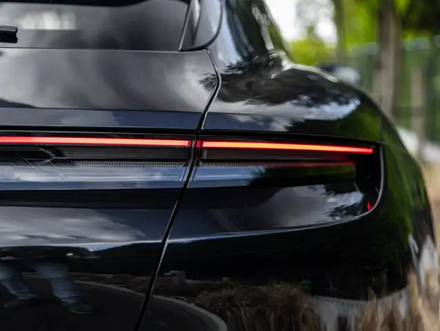 Porsche Taycan view 27