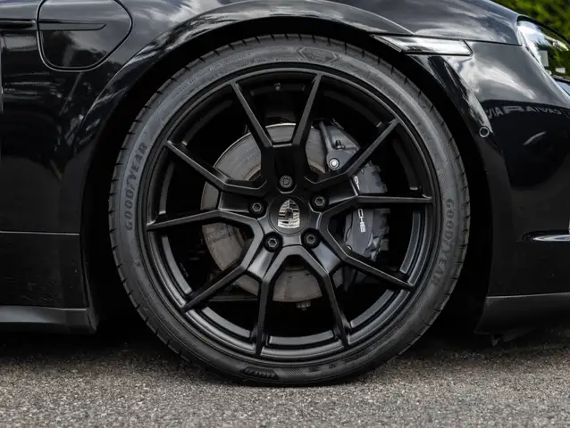 Porsche Taycan view 10