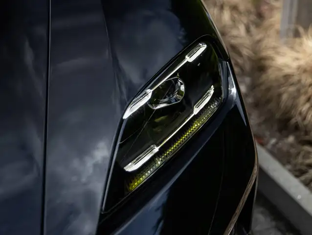 Porsche Taycan view 13