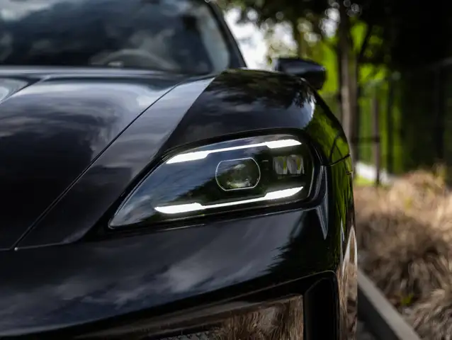 Porsche Taycan view 14