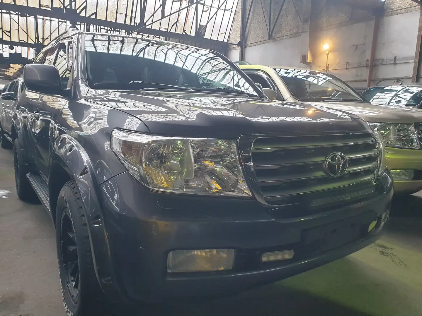 Toyota Land Cruiser Landcruiser 4.5 D-4D V8 VIP 7pl. DPF Gris - 2