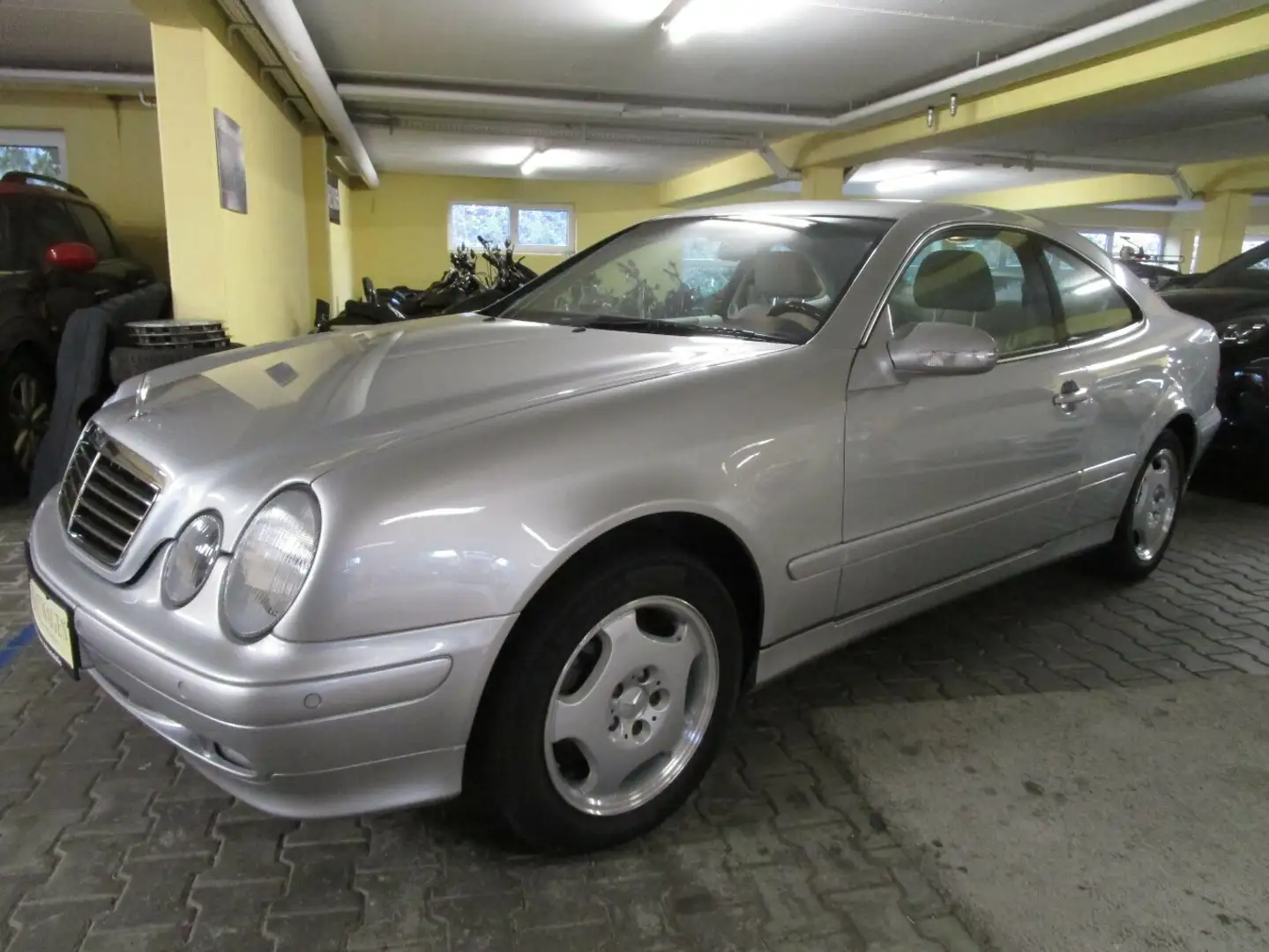 Mercedes-Benz CLK 230 Kompressor Elegance nur 76.100 Kilometer Argent - 2