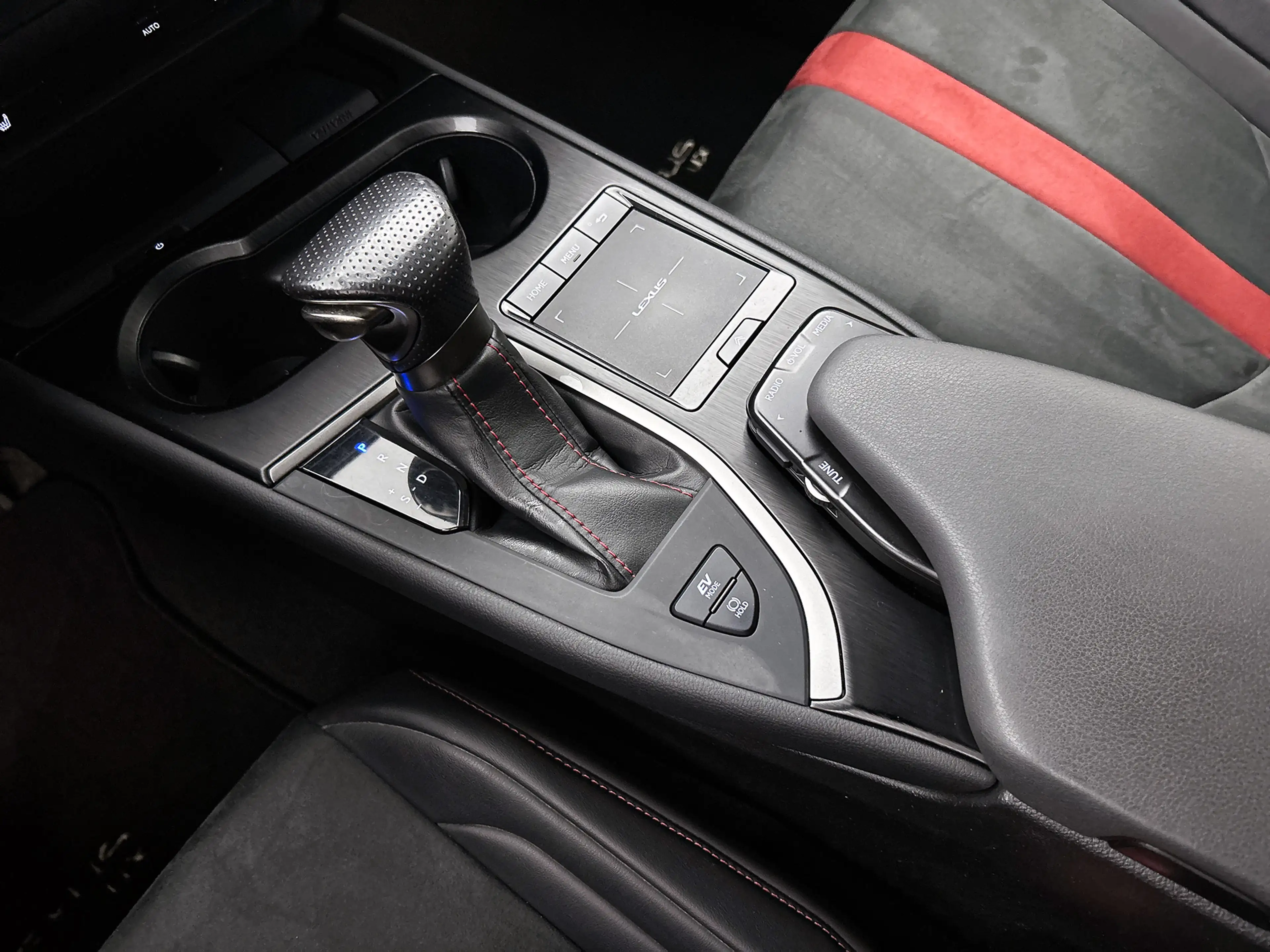 Lexus UX 250h F Sport Line | Adaptief Dempingsysteem | Stoelverw — photo 11