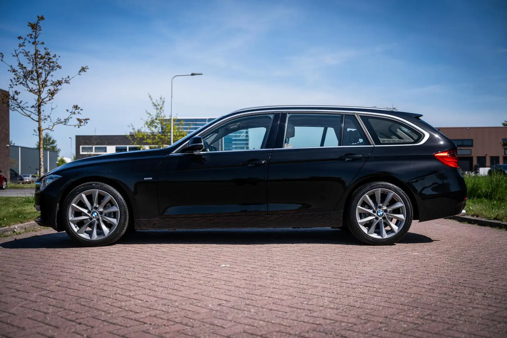 BMW 316 3-serie Touring 316i Executive Sport Negro - 2