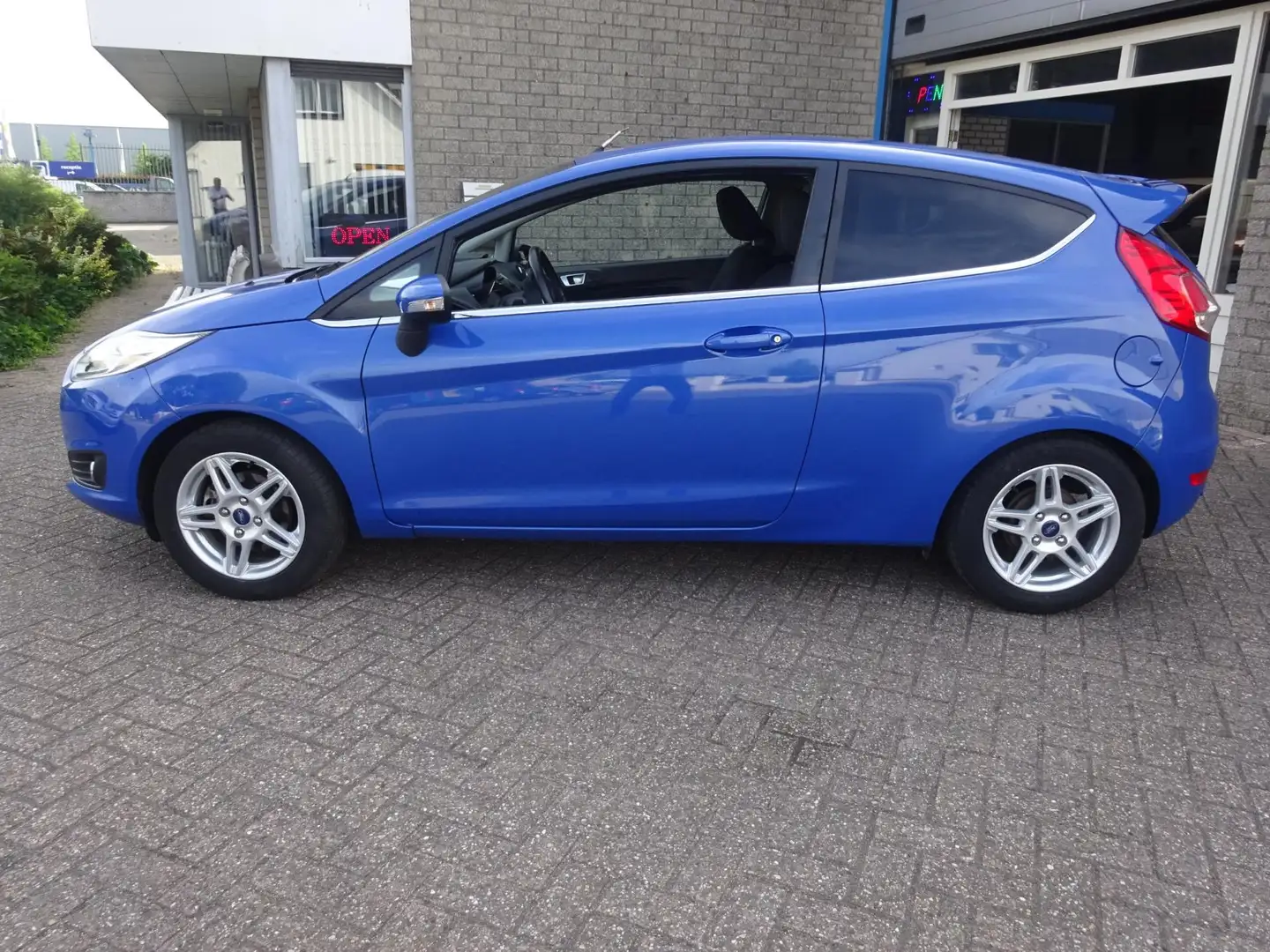 Ford Fiesta 1.0 EcoBoost Titanium Blauw - 2