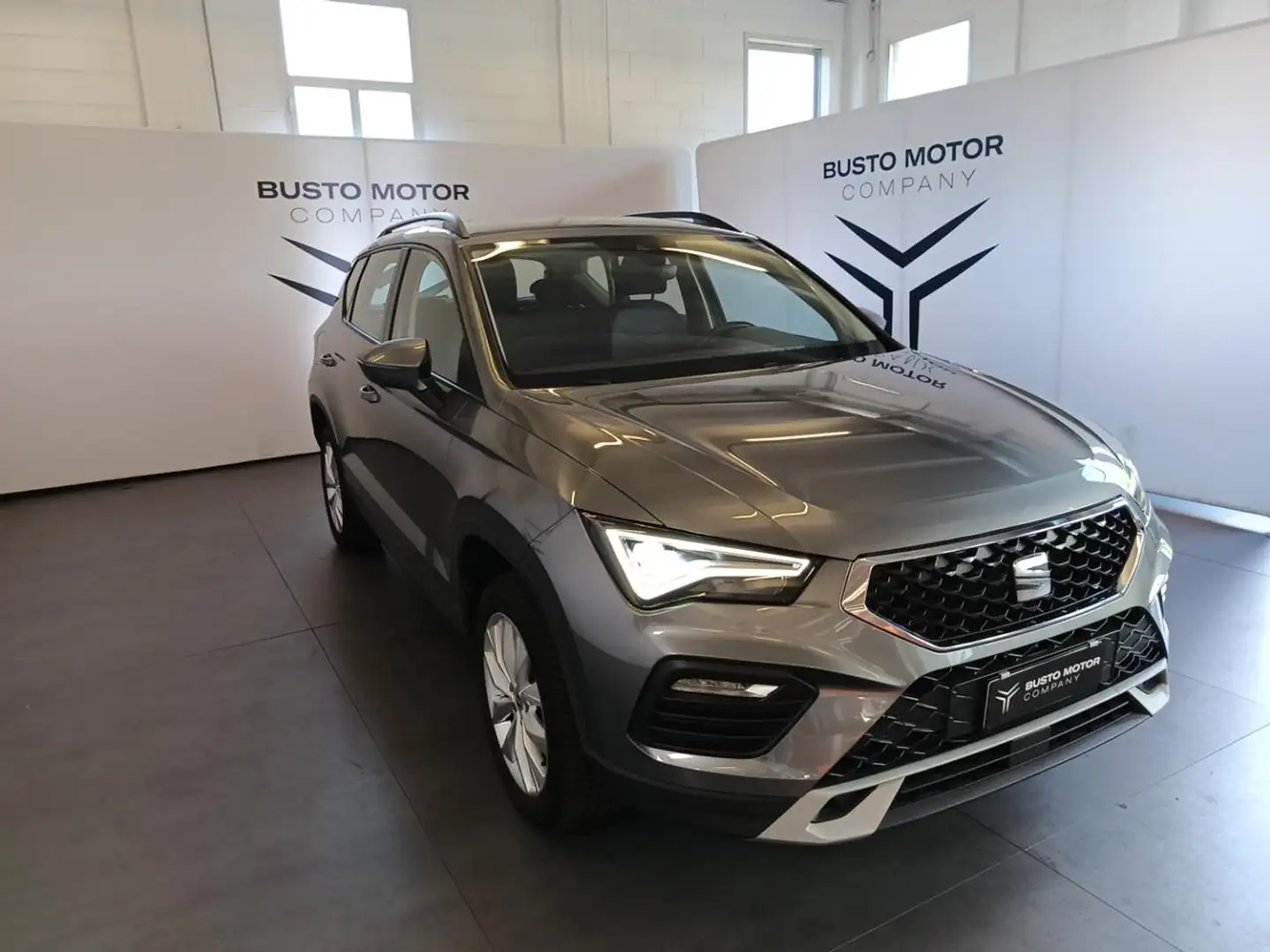 SEAT Ateca 1.5 EcoTSI DSG Business Grau - 1