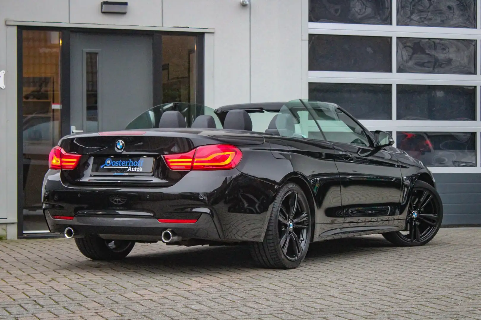 BMW 440 4-serie Cabrio 440i High Executive 326PK|HUD|AIRSC Zwart - 2