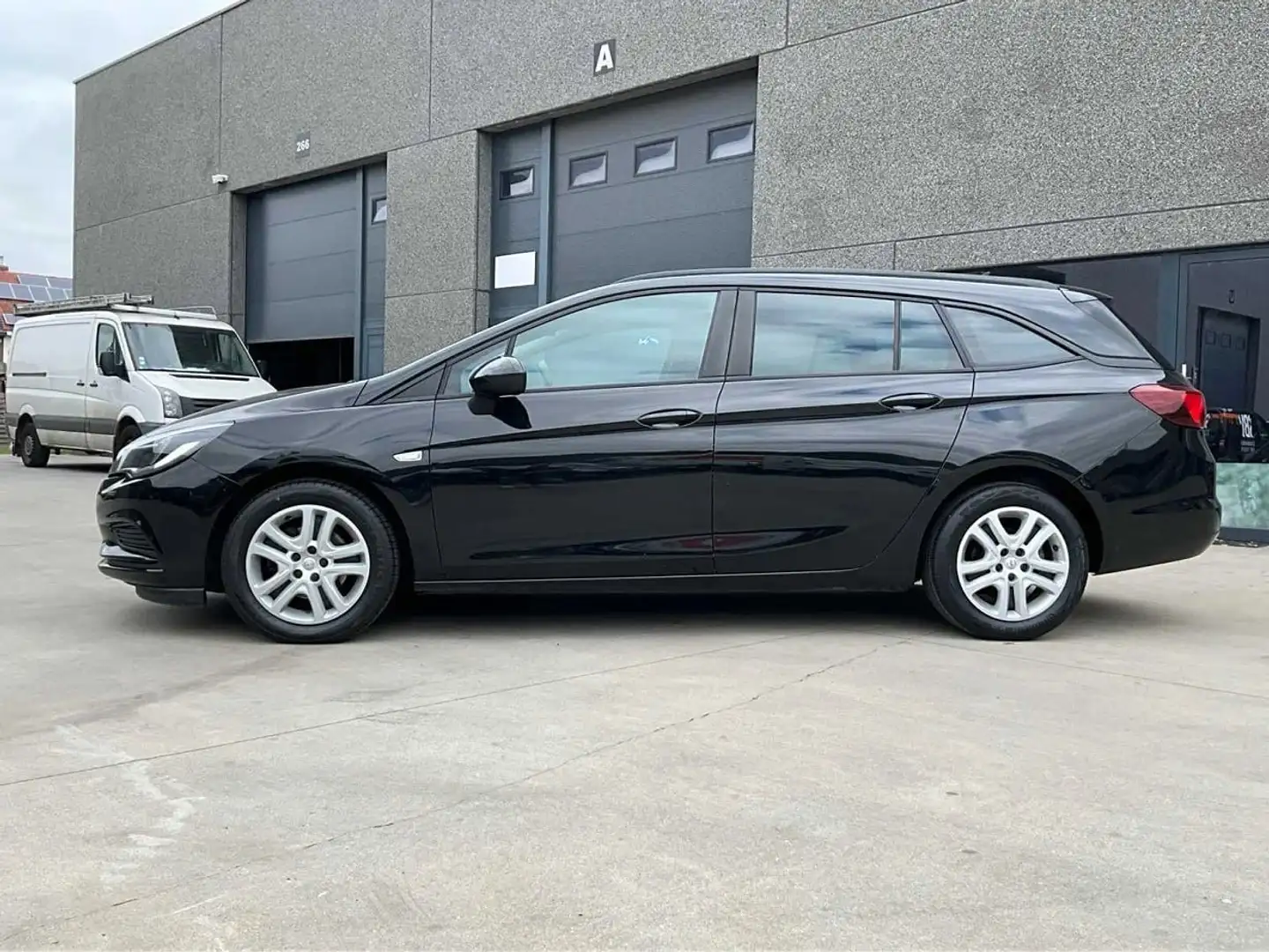 Opel Astra 1.6 D Start/Stop Sports Tourer Noir - 2