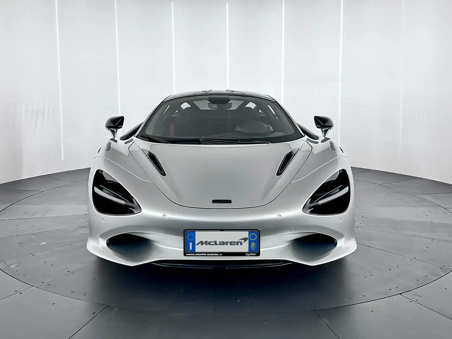 McLaren 750S Coupe MY27 - McLaren Milano Plateado - 2