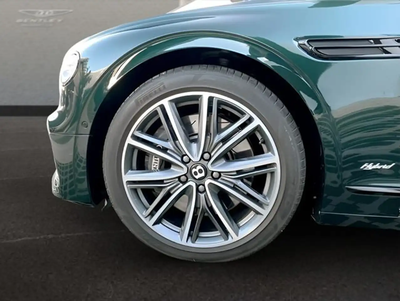 Bentley Flying Spur 2023 — фото 15