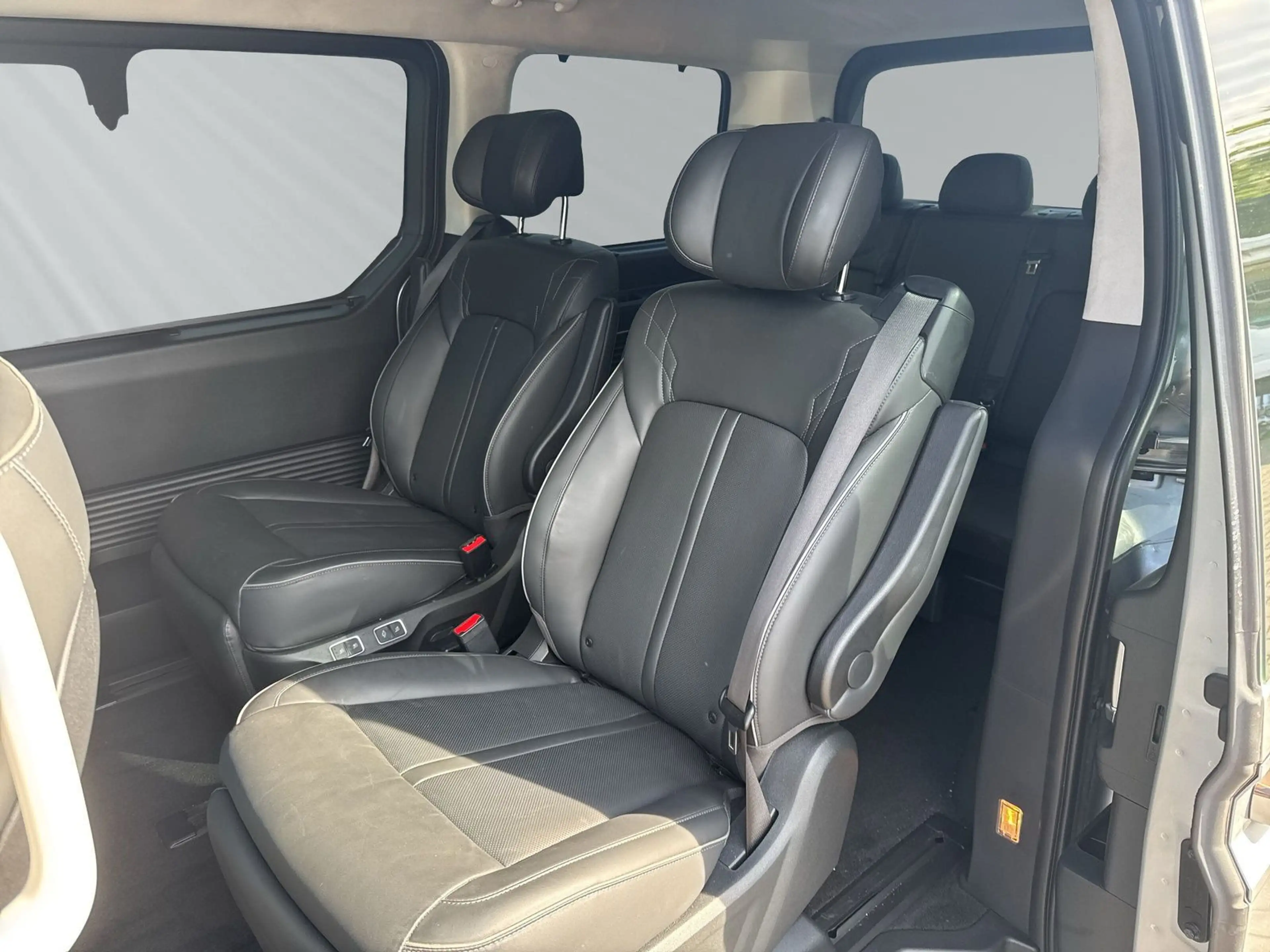 Hyundai STARIA STARIA SIGNATURE 2.2 CRDi 8AT 2WD +NAVI+KAM+ALL+ — photo 11