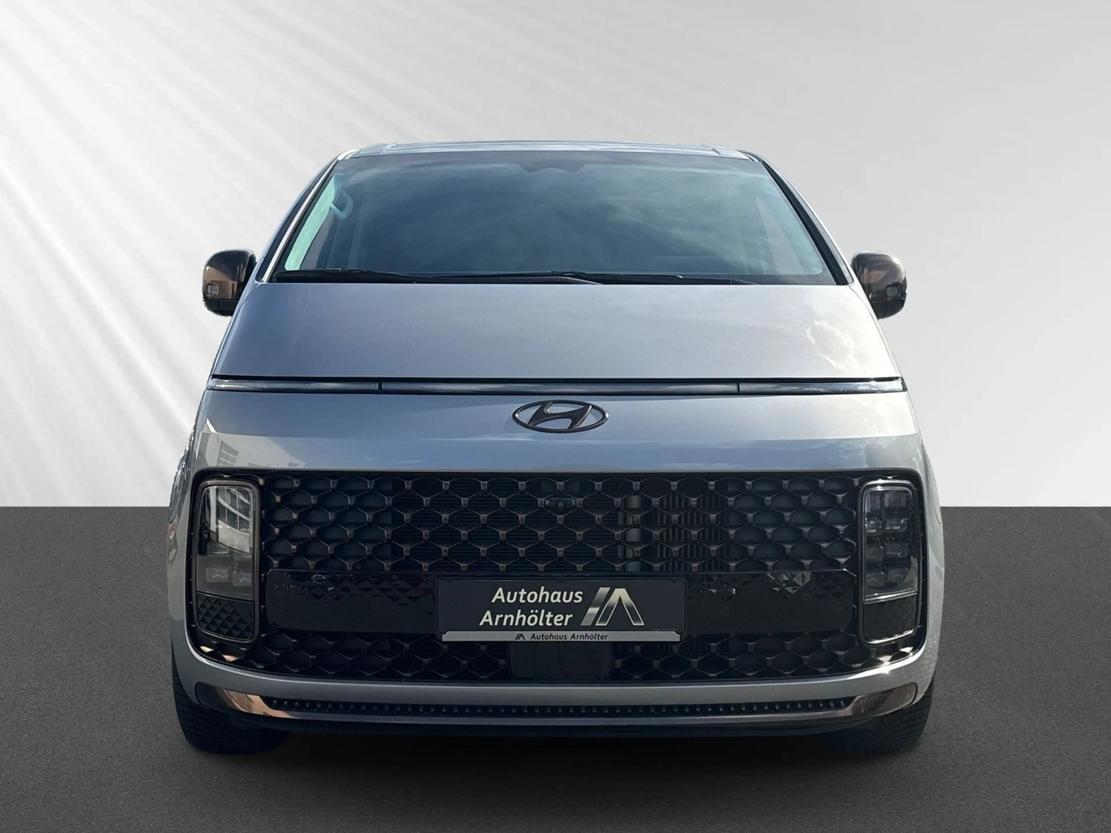 Hyundai STARIA STARIA SIGNATURE 2.2 CRDi 8AT 2WD +NAVI+KAM+ALL+ — photo 5