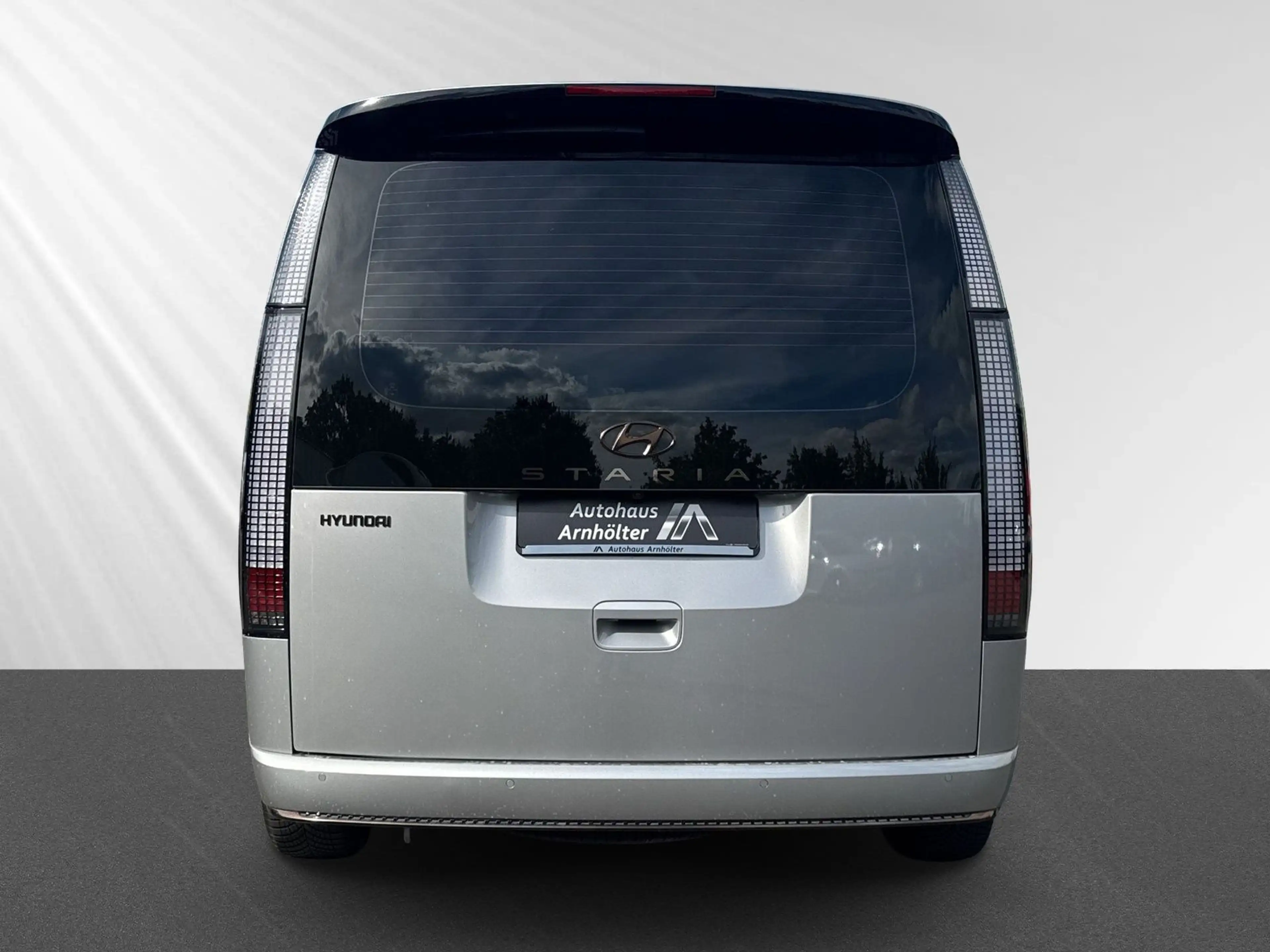 Hyundai STARIA STARIA SIGNATURE 2.2 CRDi 8AT 2WD +NAVI+KAM+ALL+ — photo 6