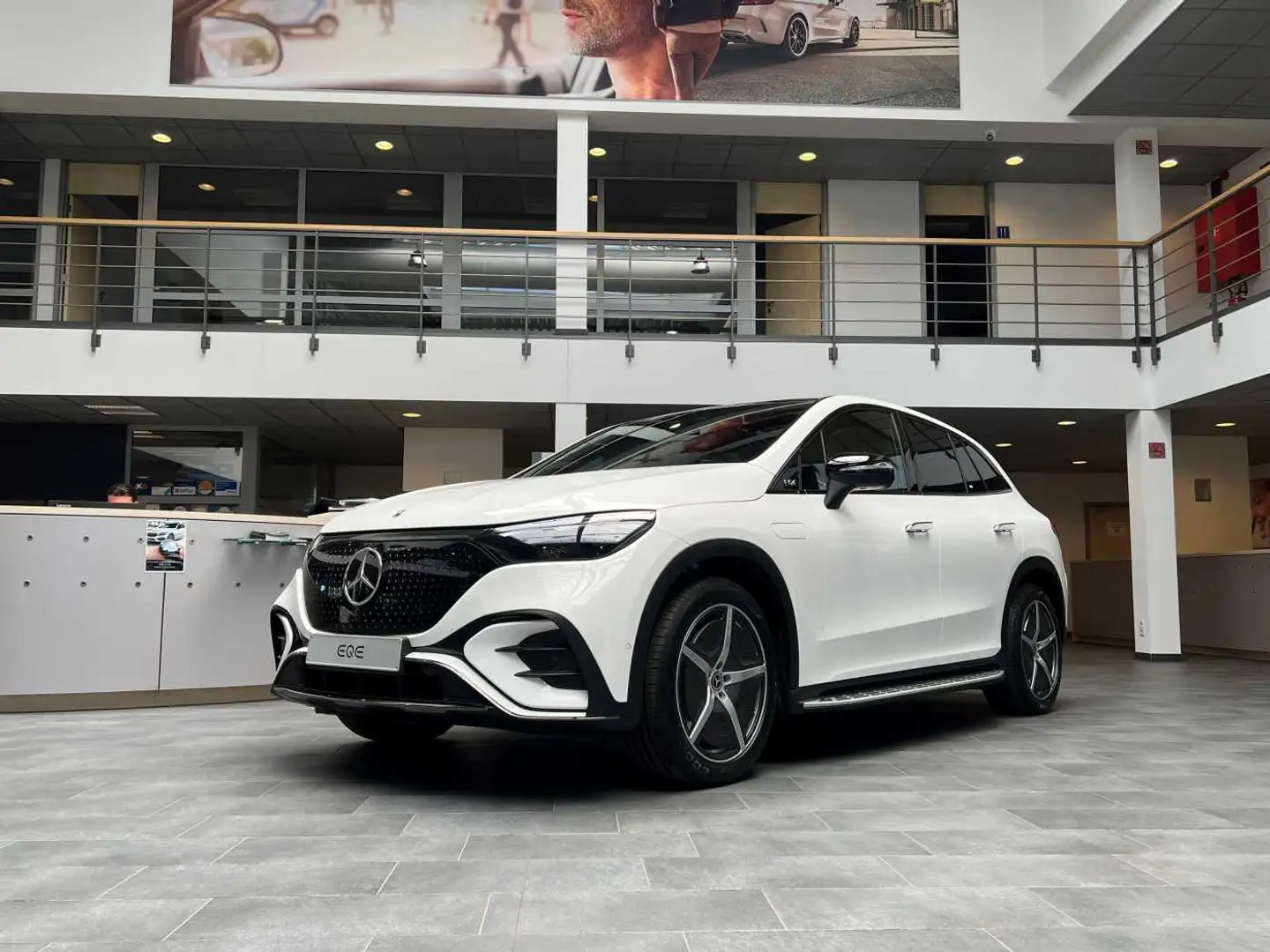 Mercedes-Benz EQE 350 4Matic AMG Line 91 kWh - 1