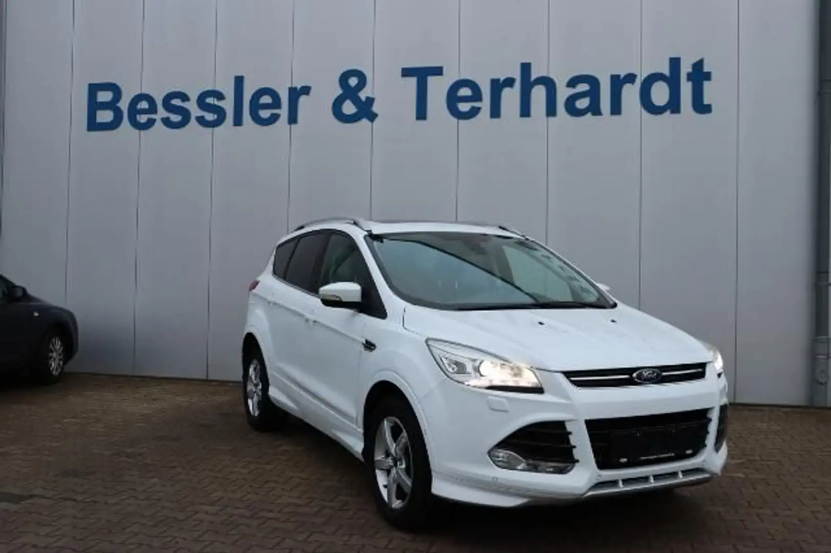 Ford Kuga 2.0 TDCi 4x4 Individual*AHK*PANO* Blanc - 1