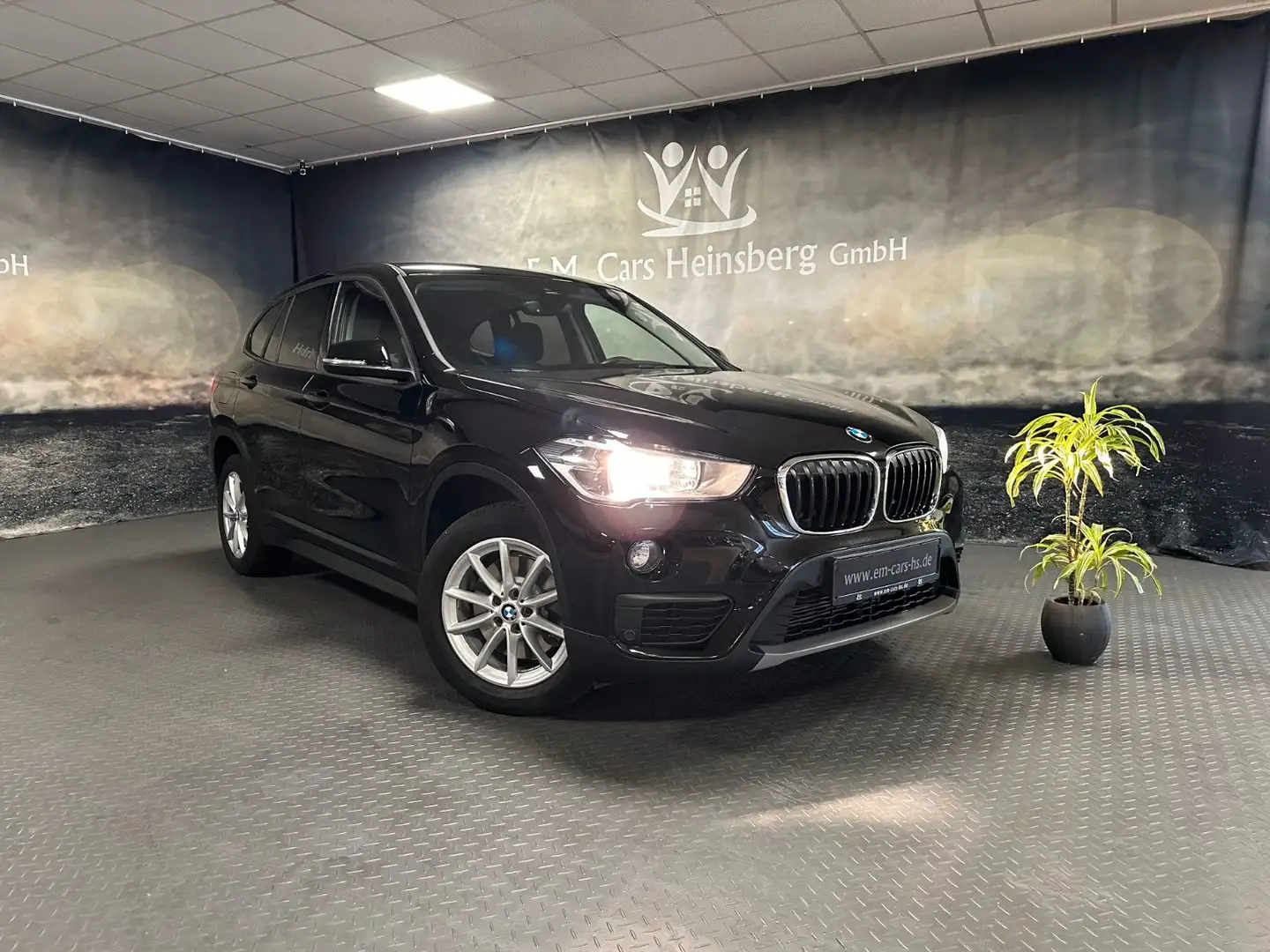 BMW X1 sDrive 20 i Autom. Advantage Business-Paket Schwarz - 1