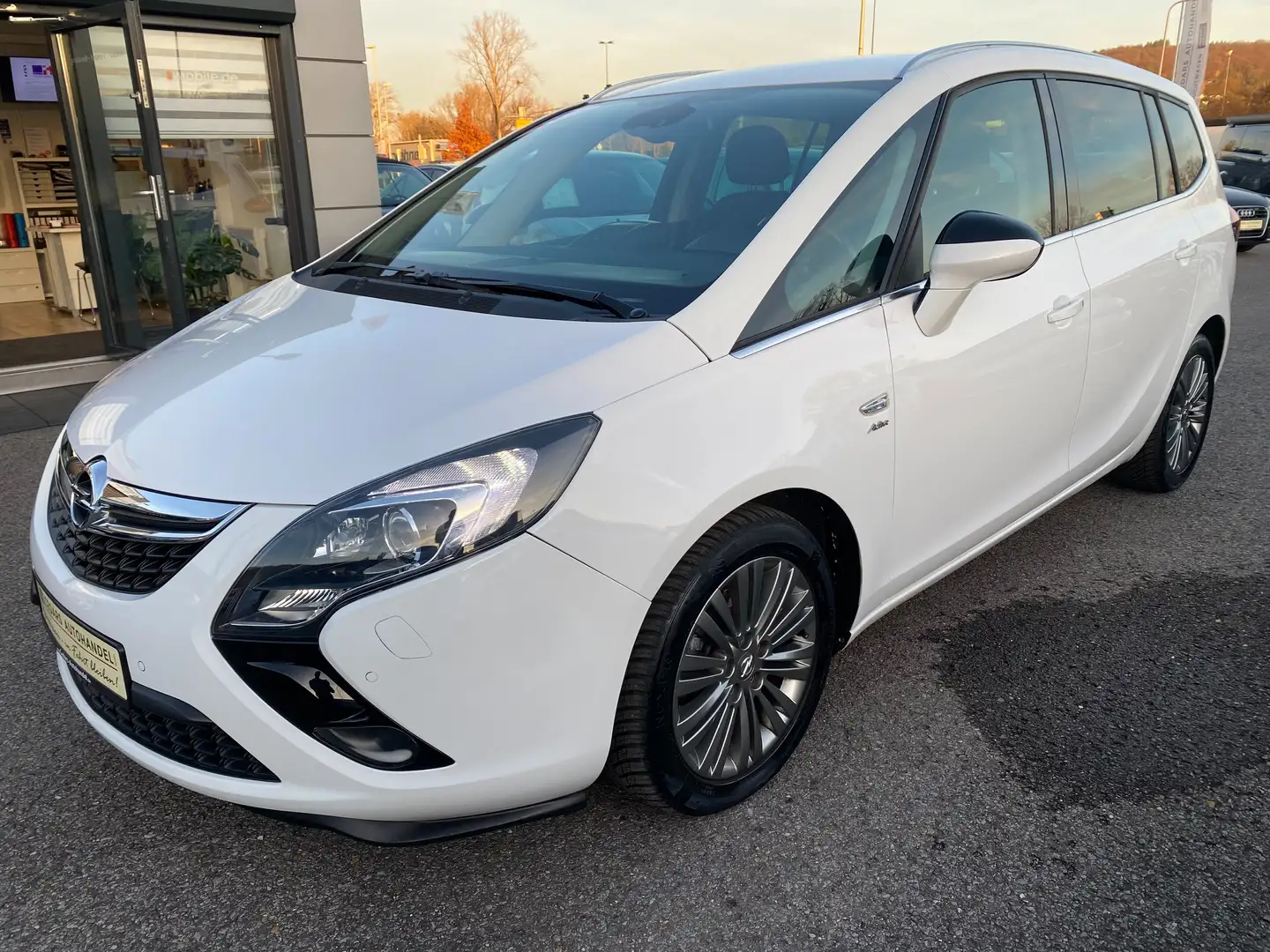 Opel Zafira Tourer 2.0 CDTI Active 7-Sitze Navi Xenon Einparkhilfe Weiß - 1