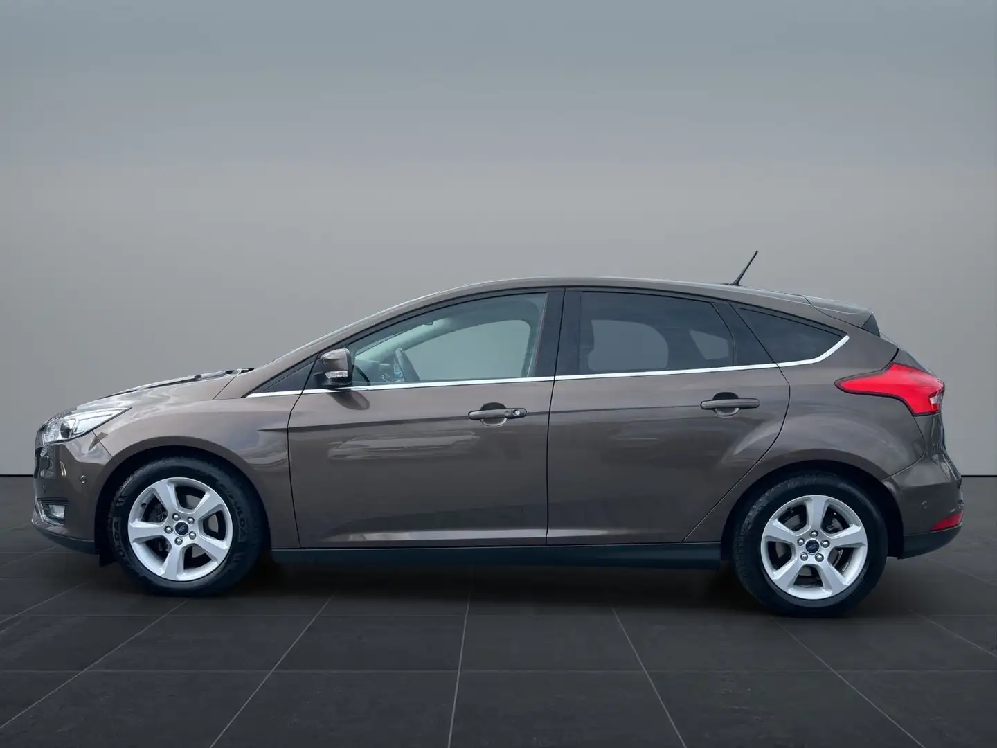 Ford Focus 1,5 TDCI Lim. Titanium *KAMERA*XENON*NAVI* Brun - 2
