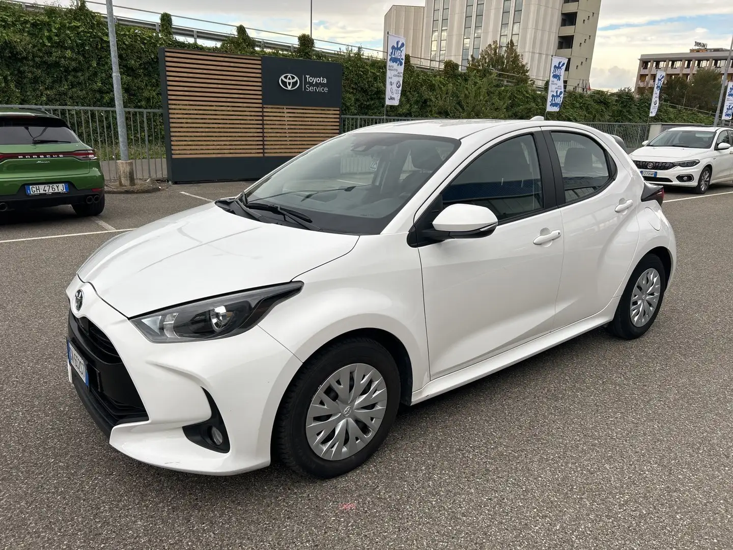 Toyota Yaris Yaris 1.5 Hybrid 5 porte Active Weiß - 1