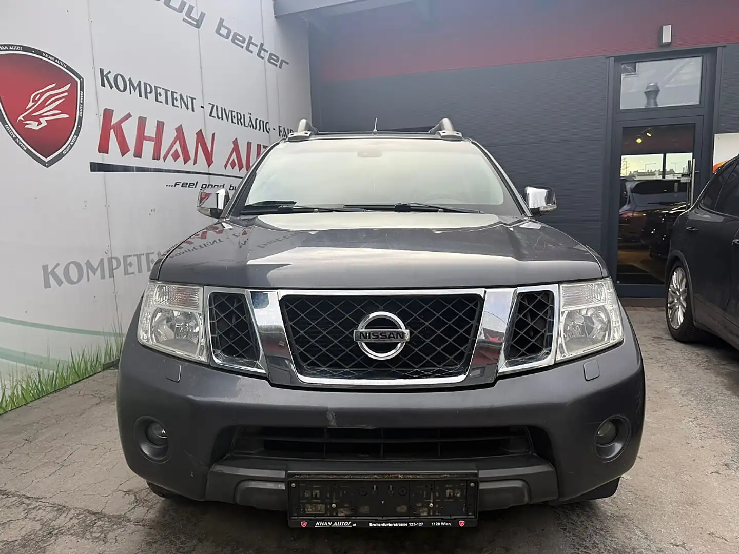 Nissan Navara Navara Automatik *EXPORT* Grau - 2