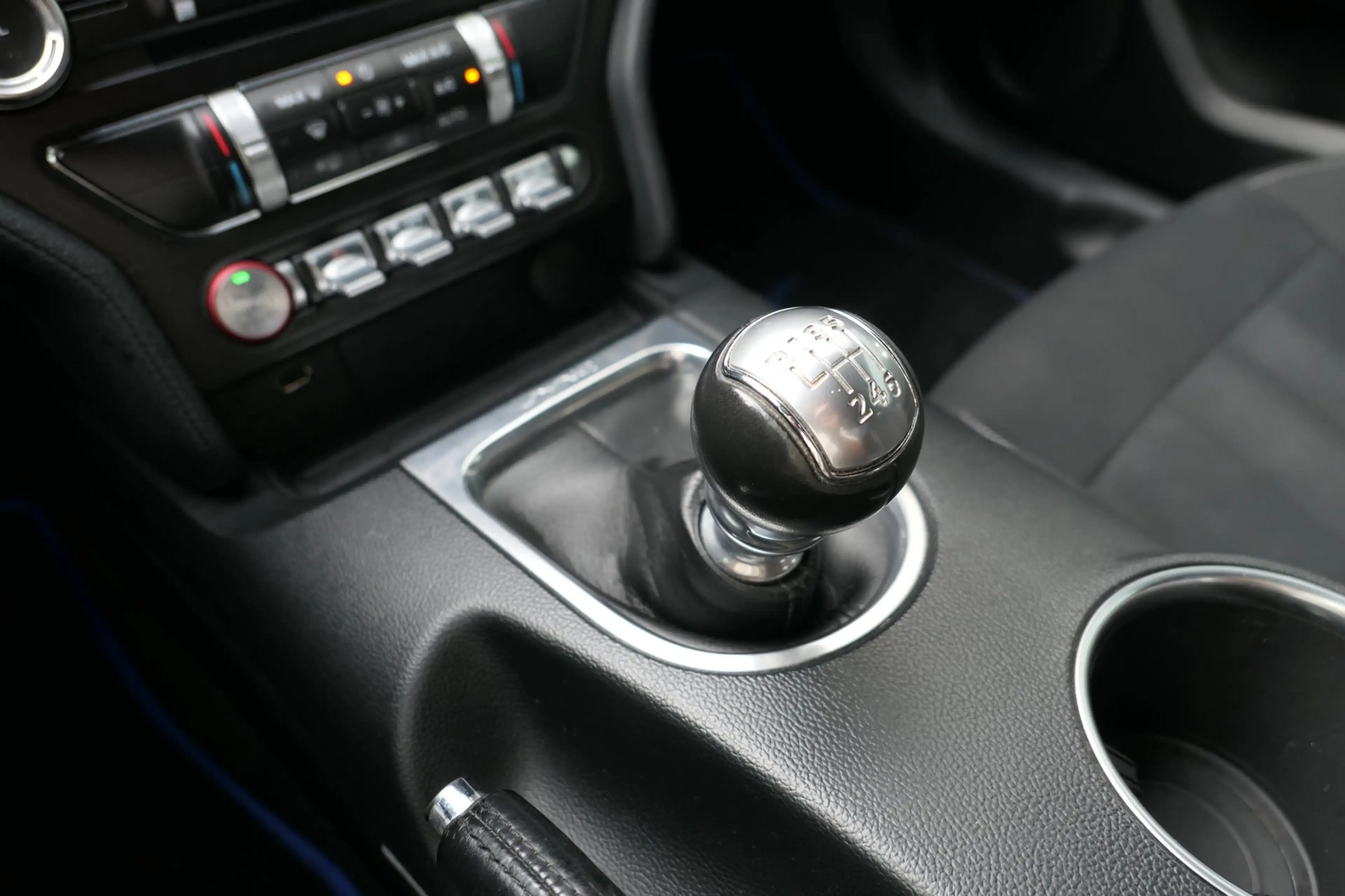 Ford Mustang Fastback 2.3 EcoBoost Camera Cruise Xenon — photo 6
