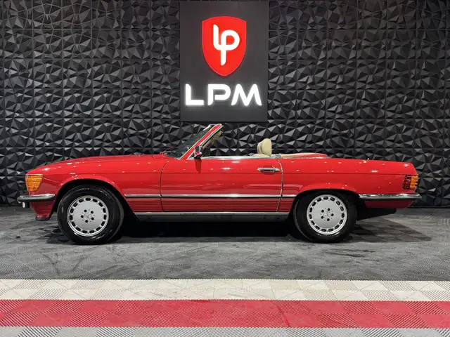 Mercedes-Benz SL view 5