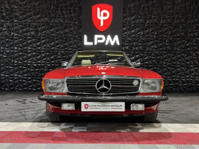 Mercedes-Benz SL view 2