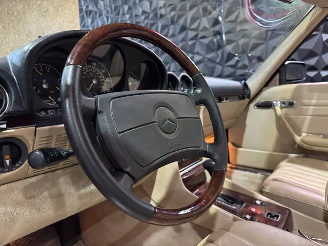 Mercedes-Benz SL view 10