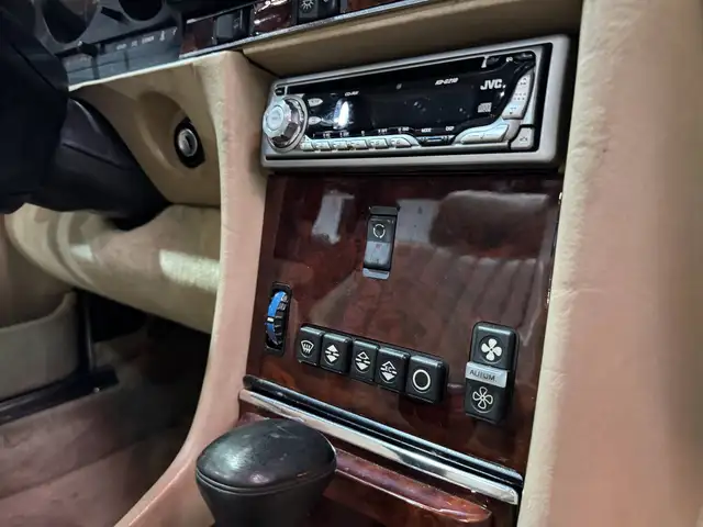 Mercedes-Benz SL view 13