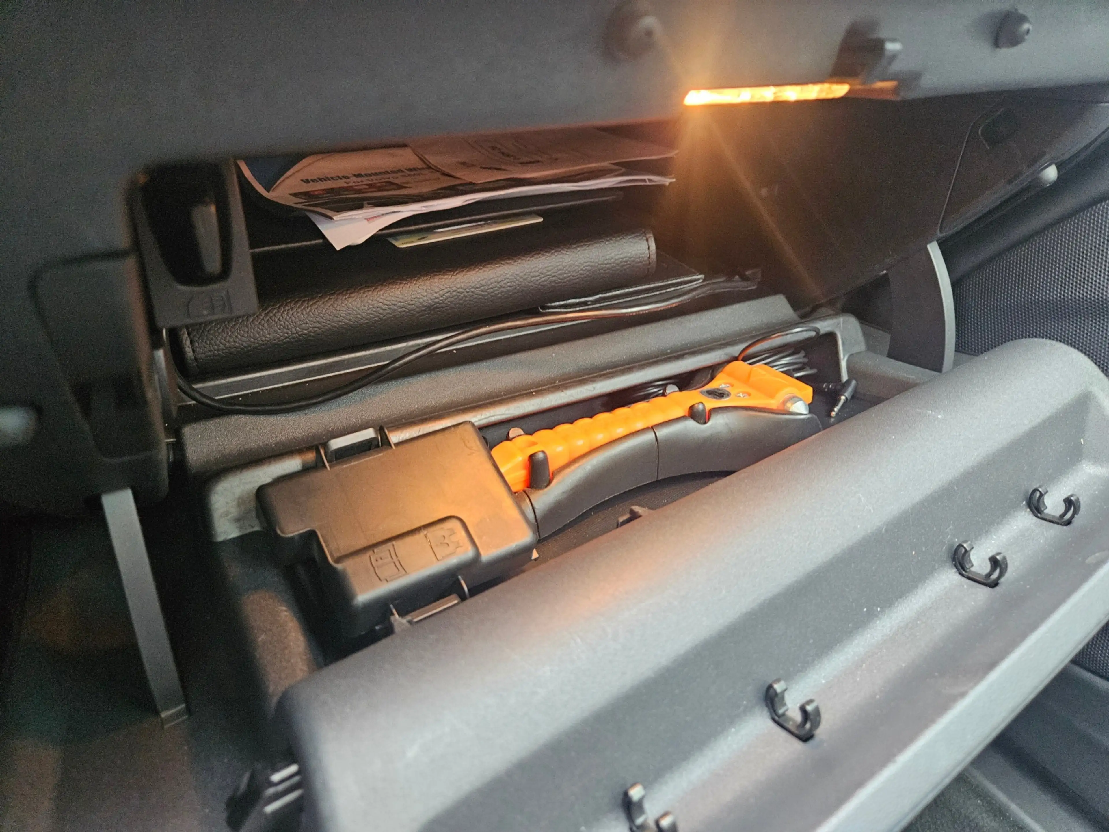 Volvo V60 2.4 D6 AWD Plug-In Hybrid R-Design — photo 14