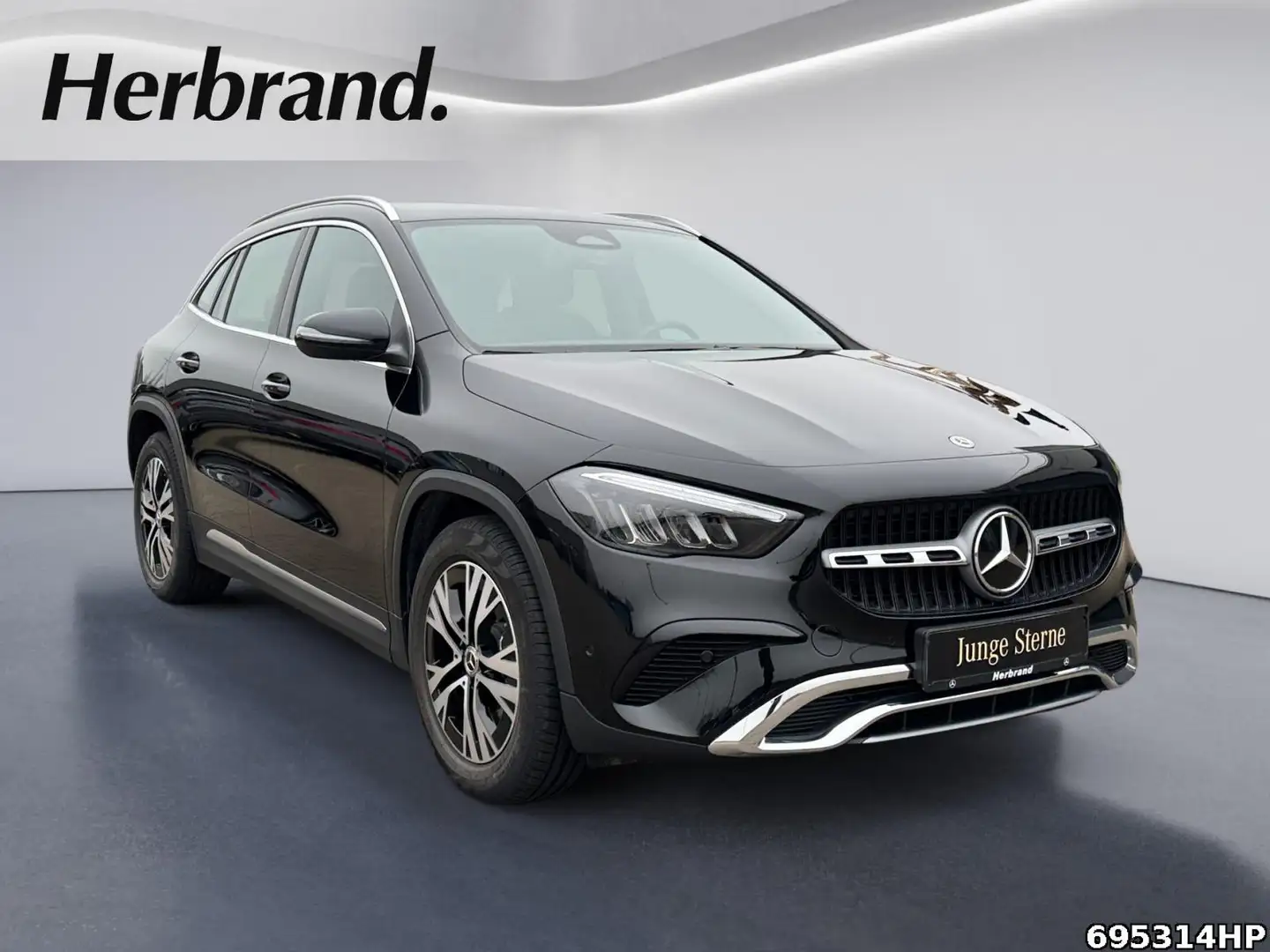 Mercedes-Benz GLA 200 Progressive  AHK EASYPACK Lenkradhzg  . Schwarz - 2