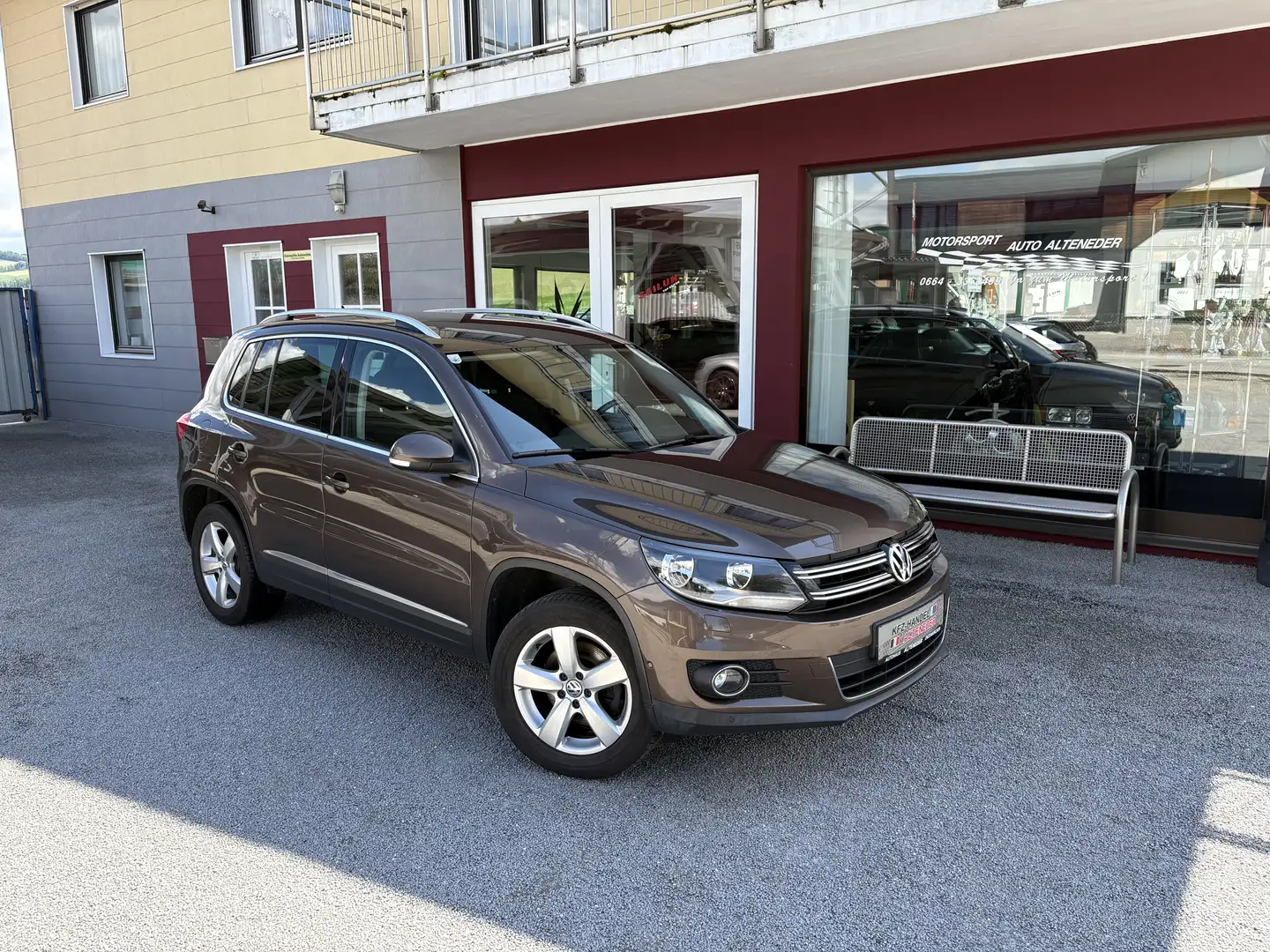 Volkswagen Tiguan 1,4 TSI Sport&Style BMT *SITZH|TEMP* Braun - 1