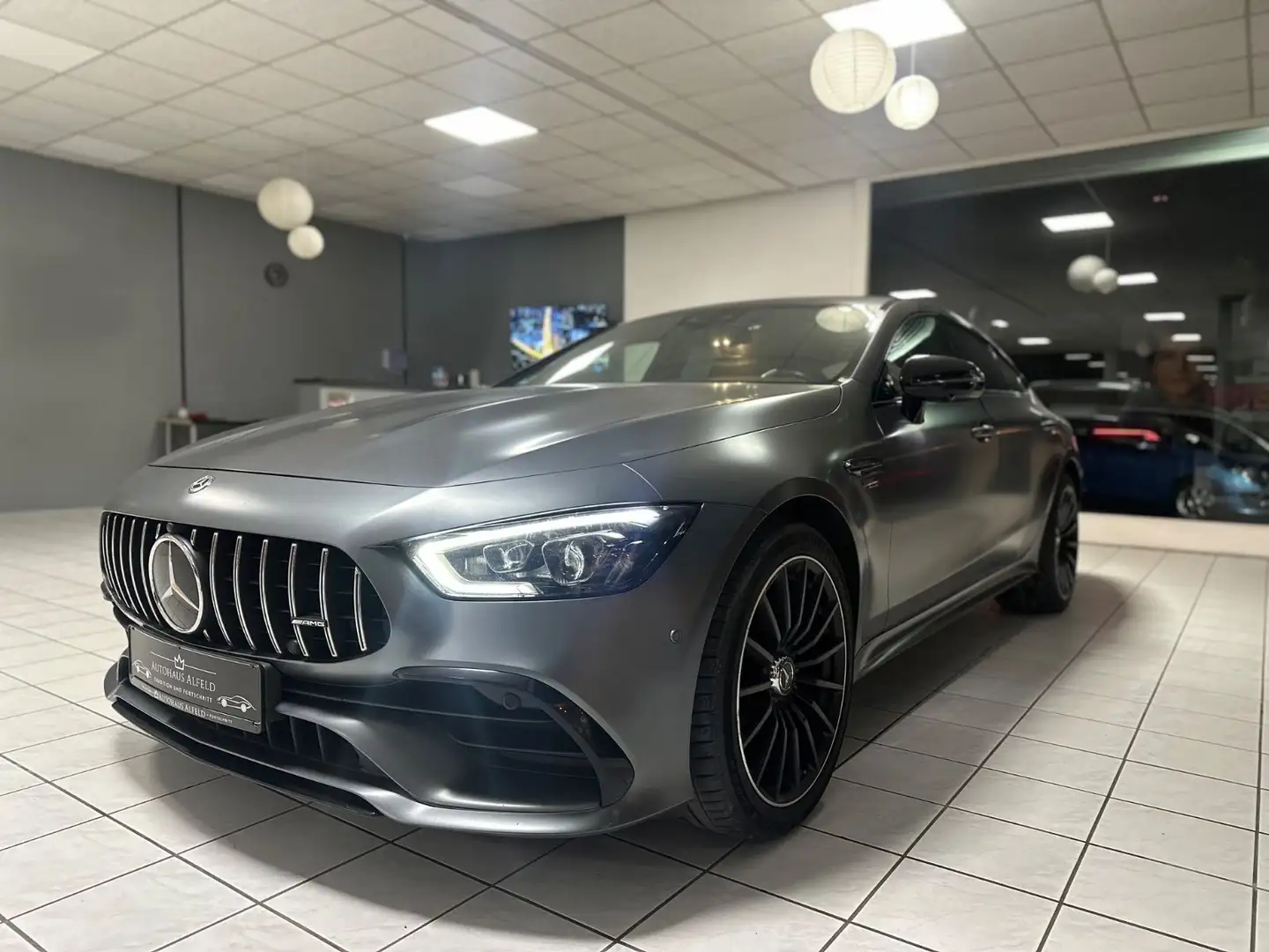 Mercedes-Benz AMG GT 43 4Matic+ Perfomence 1-Hand Grau - 2