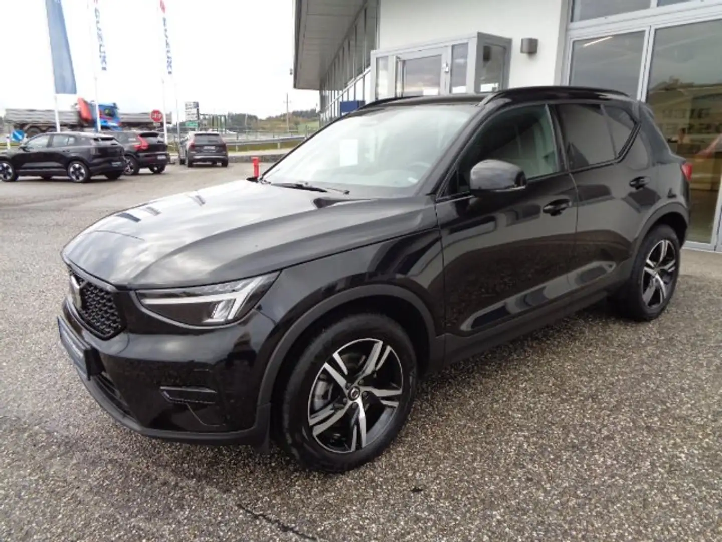 Volvo XC40 Plus Dark Schwarz - 2