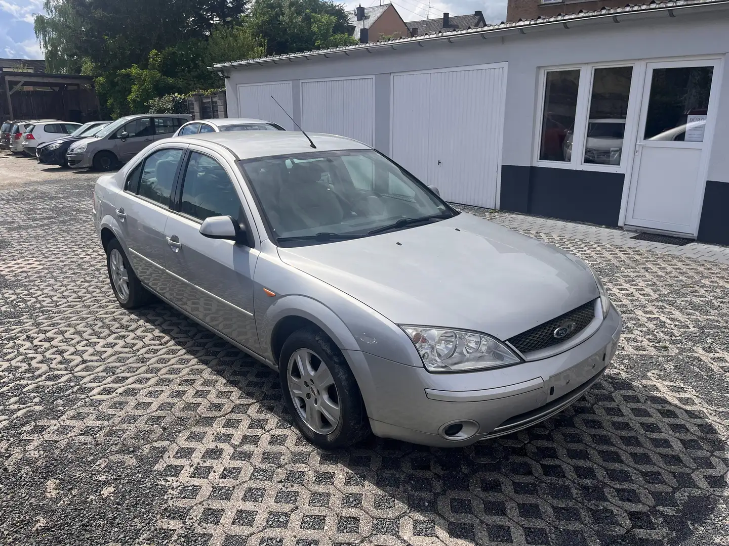 Ford Mondeo 1.8 Ambiente Argent - 1