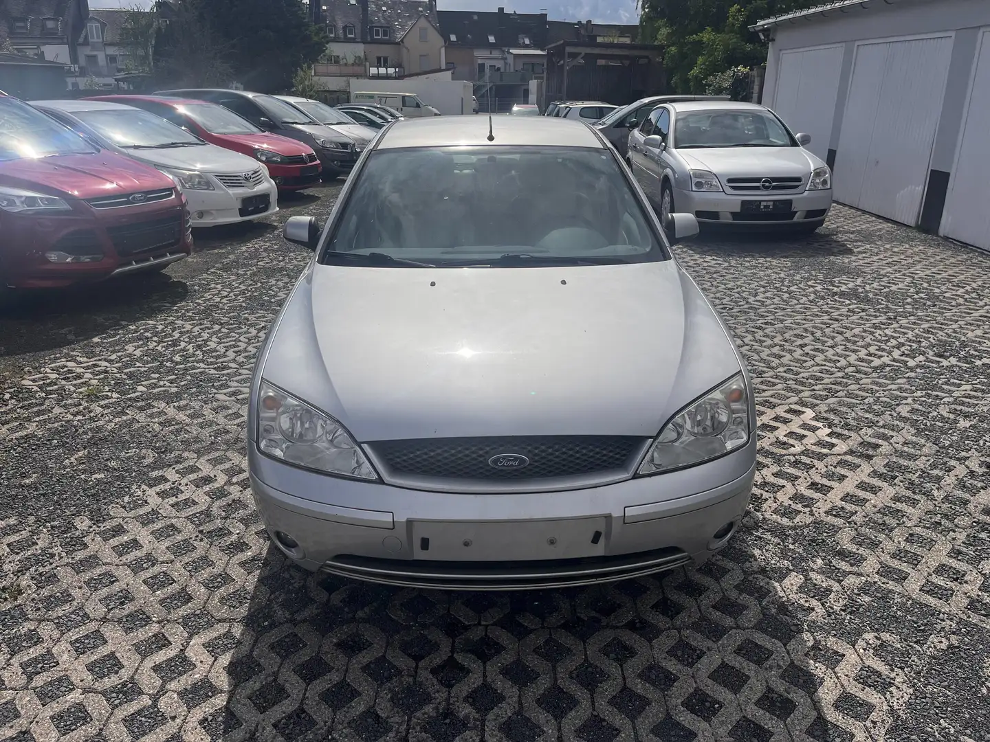 Ford Mondeo 1.8 Ambiente Silver - 2