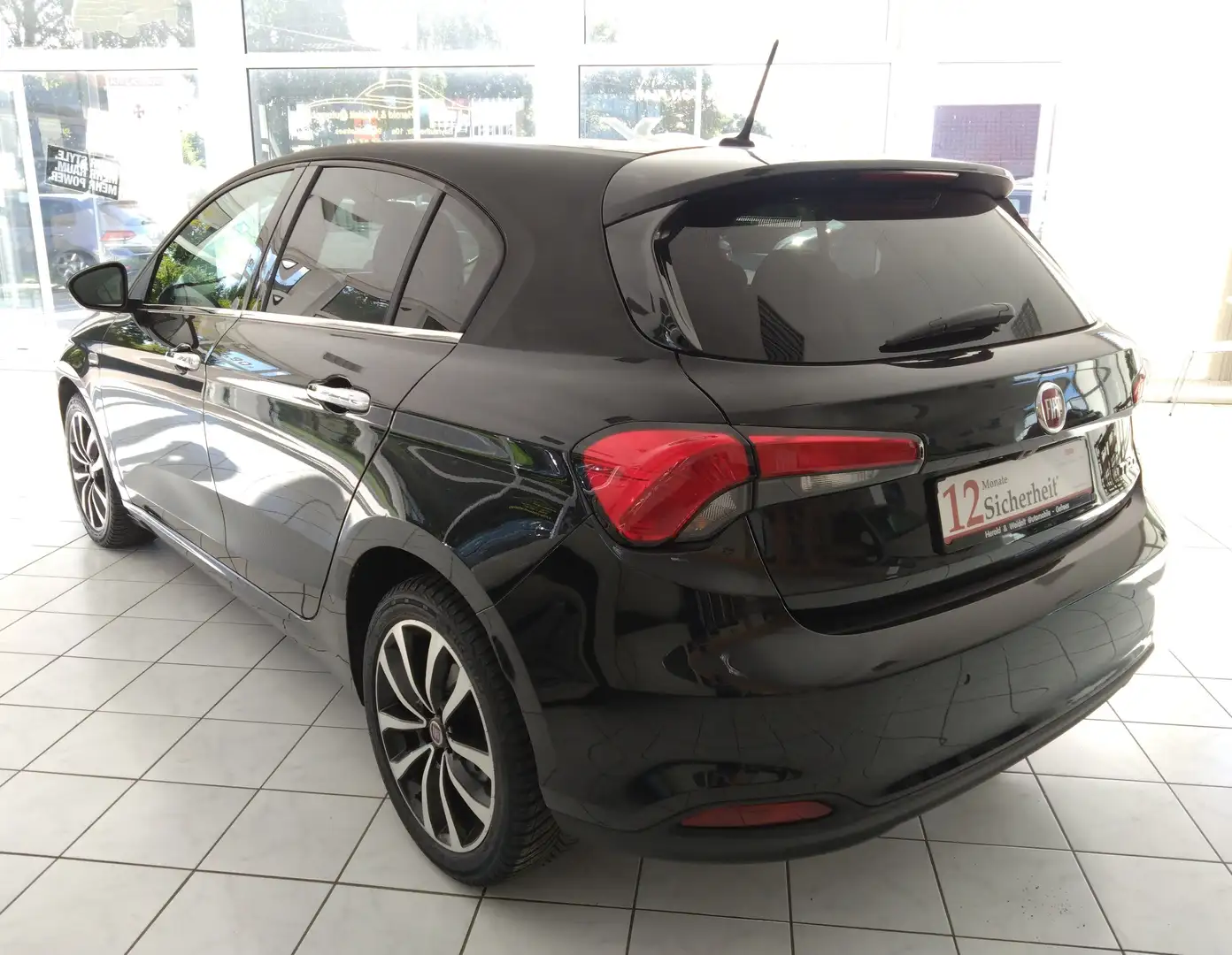 Fiat Tipo Hatchback 1.6 MultiJet Lounge Navi Sitzheizung RKF Noir - 2