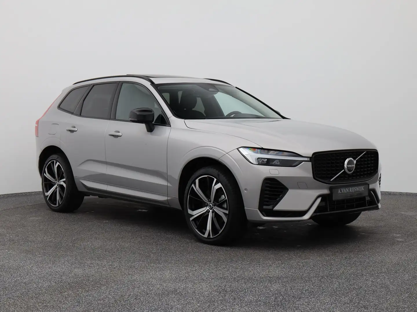 Volvo XC60 2.0 T6 Plug-in hybrid AWD Ultimate Dark Long Range Gris - 2
