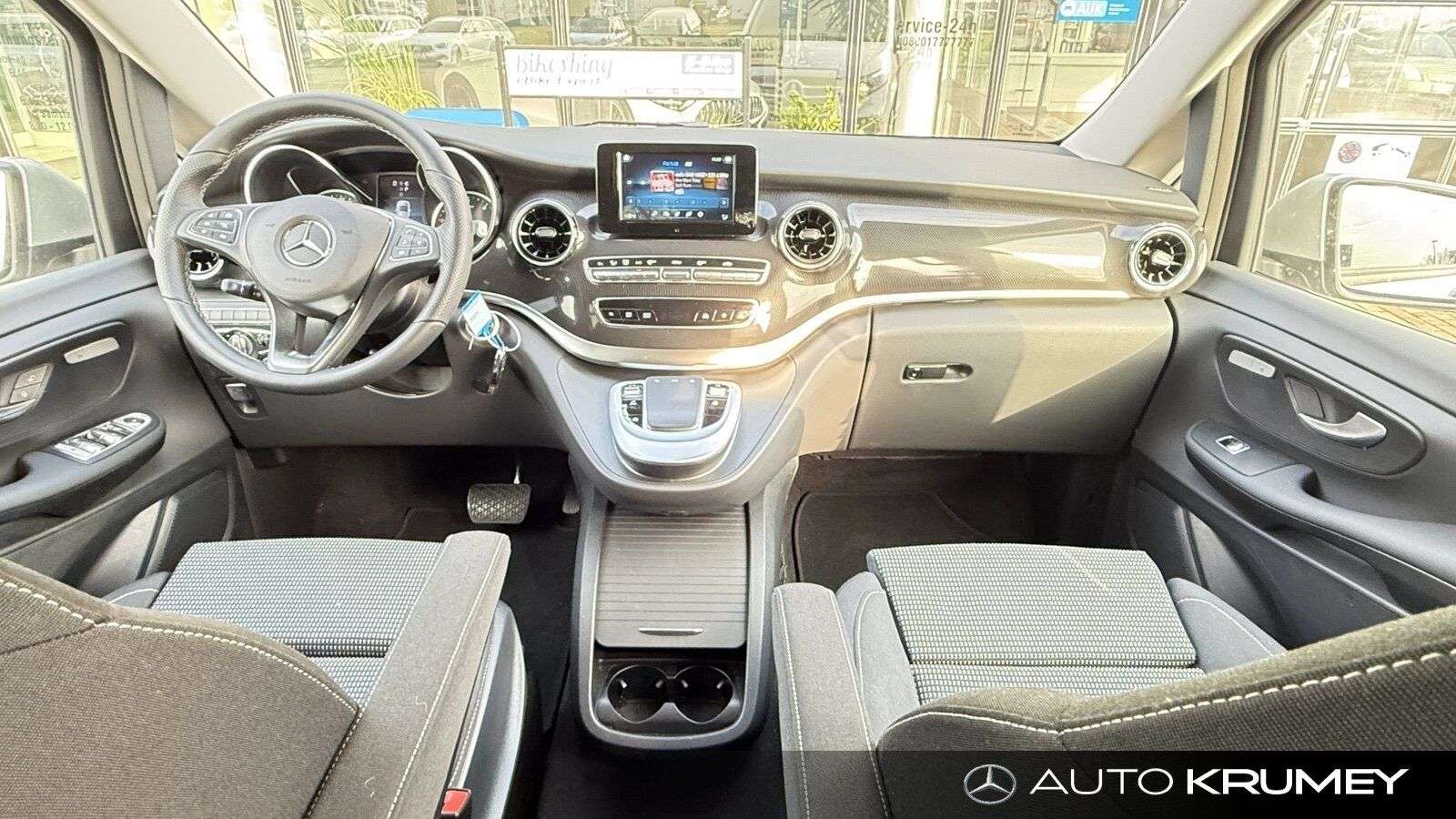 Mercedes-Benz V 220