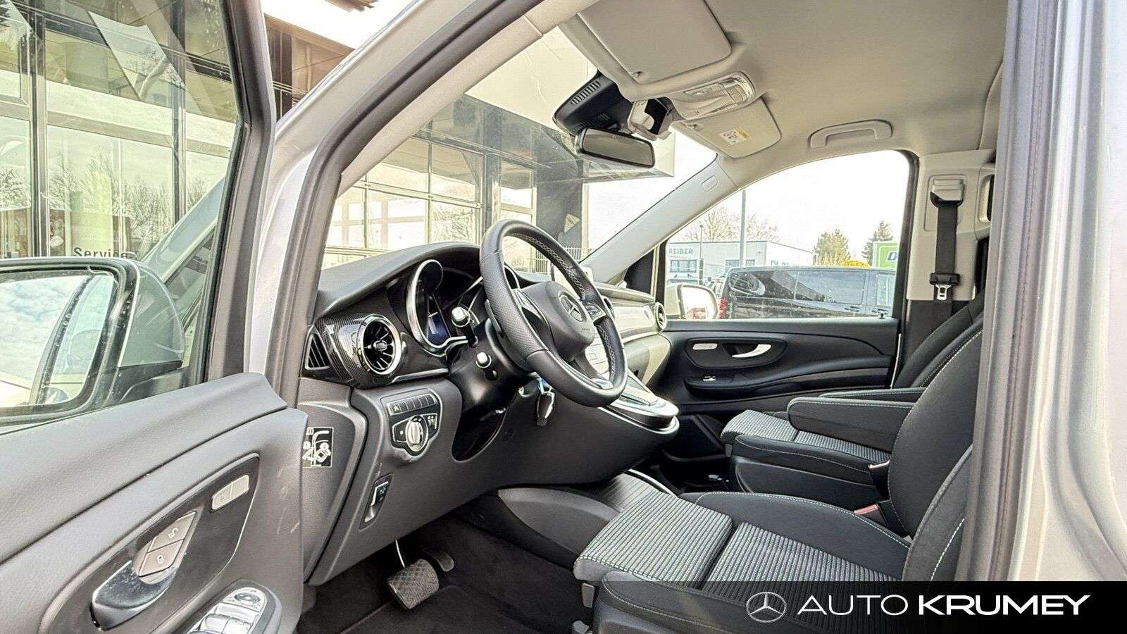 Mercedes-Benz V 220
