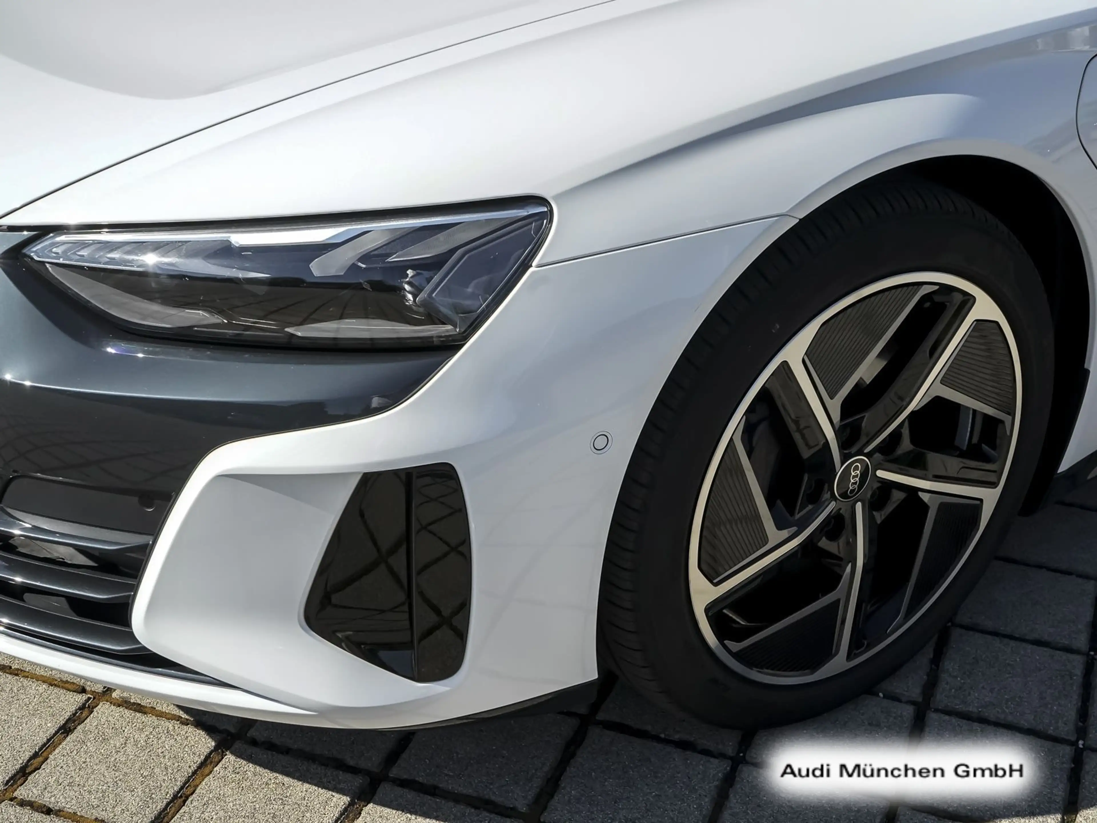 Audi e-tron GT 350 kW — photo 13