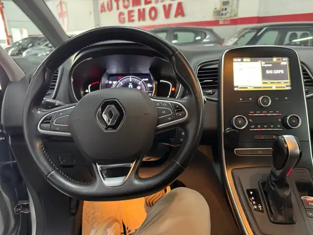 Renault Scenic view 13