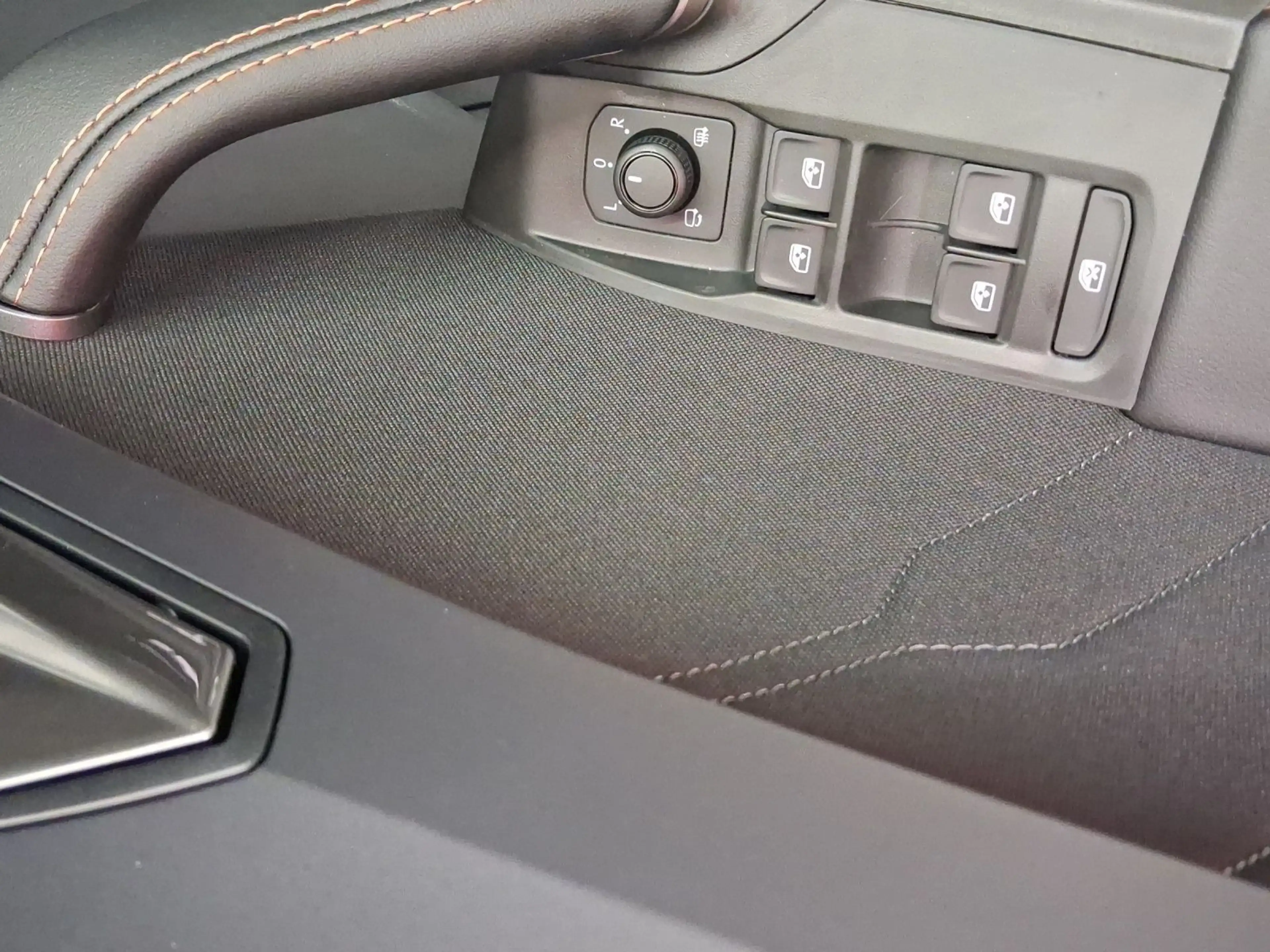 CUPRA Leon 1.5 e-HYBRID DSG REAR VIEW NAVI GJR LM18 SI — photo 8