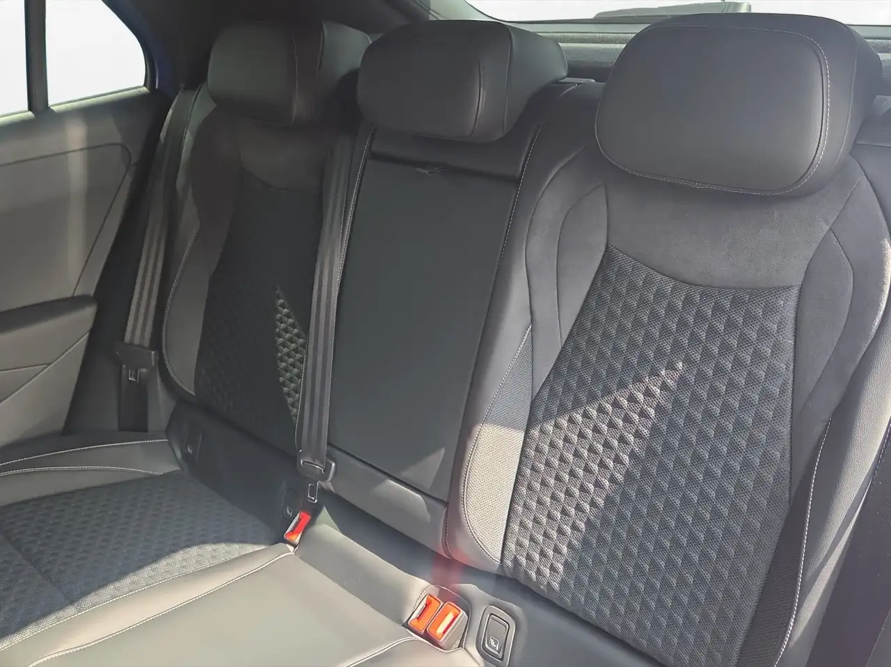 Volkswagen T-Roc R-Line 1.5 eTSI (150 PS) DSG | AHK 7