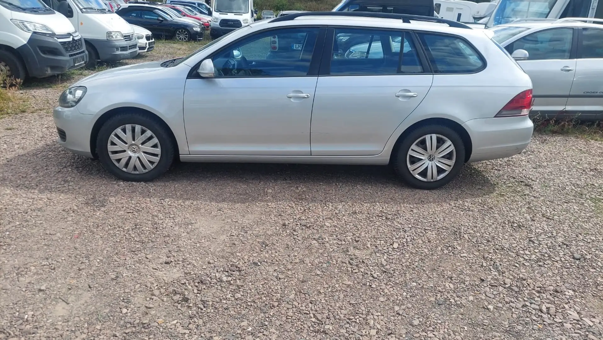 Volkswagen Golf Variant Trendline BlueMotion srebrna - 2